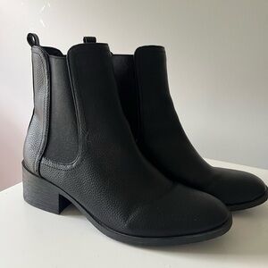 Reaction Kenneth Cole Black Ankle Booties